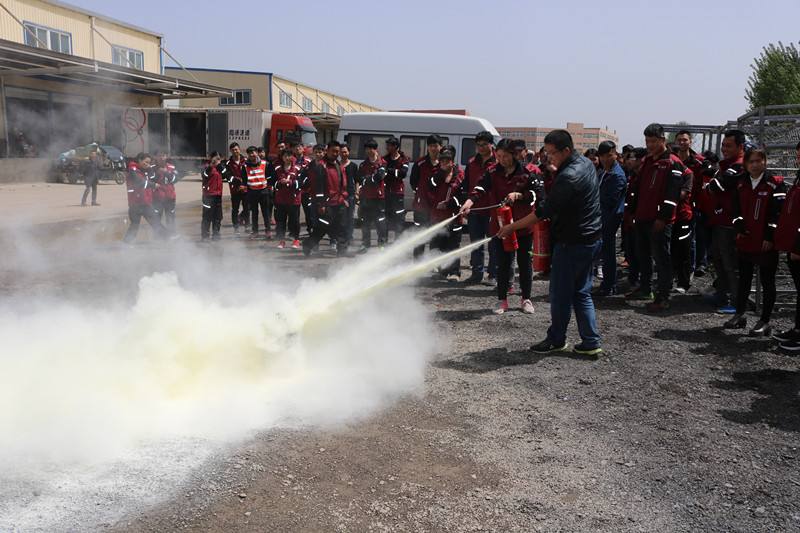 儒炜阀门消防演练.jpg 儒炜阀门消防演练.jpg